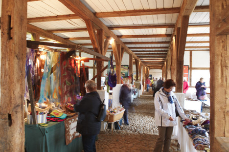 Maiglöckchenmarkt Zinzow: Frühling, Handwerk und Genuss auf der Gutsanlage – 10. und 11. Mai 2025